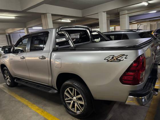 TOYOTA HILUX 2.8 SRX 4X4 CD 16V DIESEL 4P AUTOMÁTICO TOYOTA HILUX 2.8 SRX 4X4 CD 16V DIESEL 4P AUTOMÁTICO